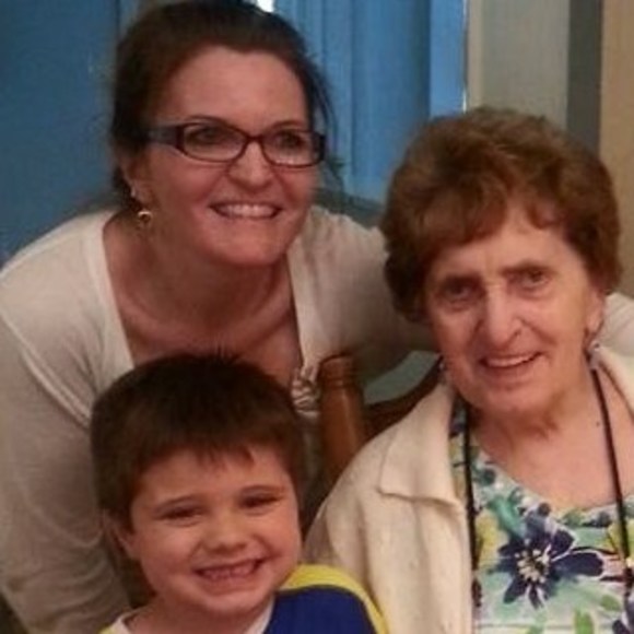 Meet your Posher, Karen - Picture 2 of 2